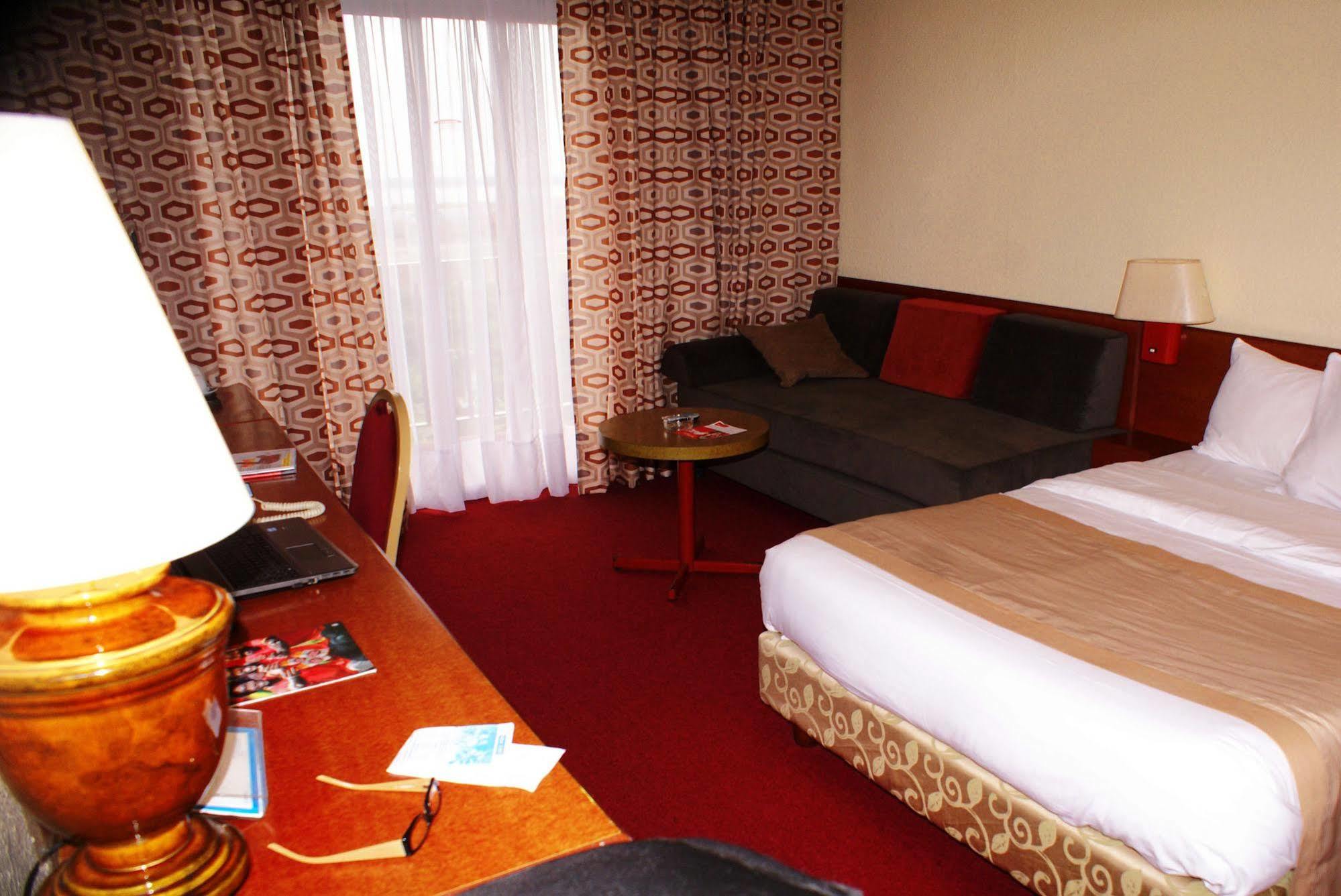 Hôtel Sawa Douala Buitenkant foto
